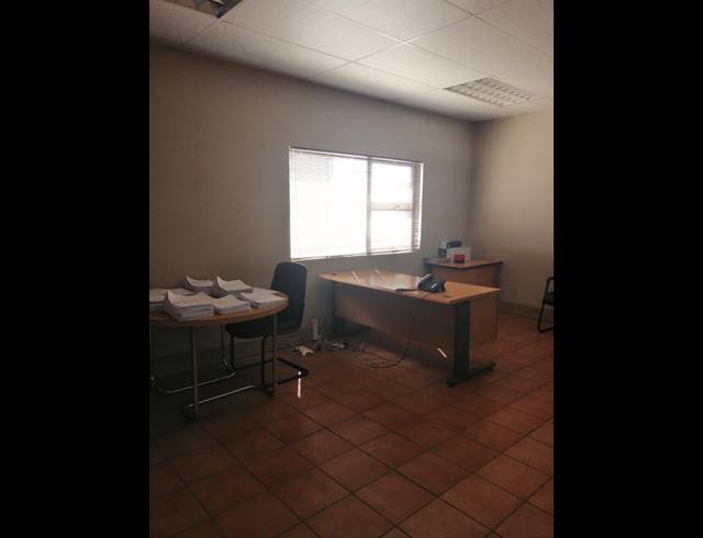 902M² BUILDING FOR SALE IN VAALPARK